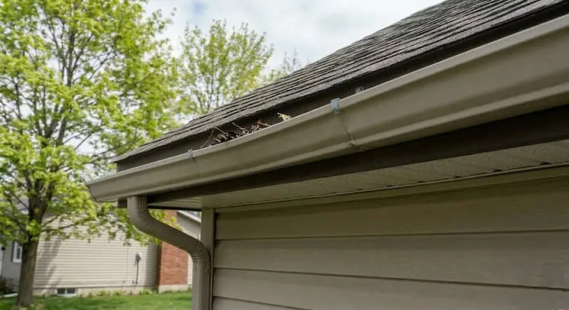 a droopy "smiling" gutter